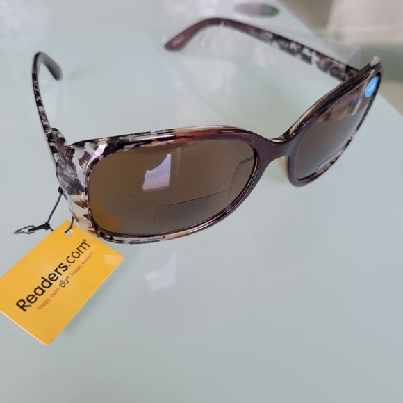 Bifocal Reading Sunglasses by Readers.com +2.00 The Cassia - Picture 3 of 5